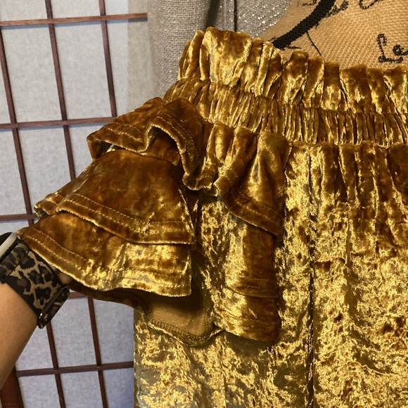 Umgee Gold Off Shoulder Layer Sleeve Top - Picture 4 of 6